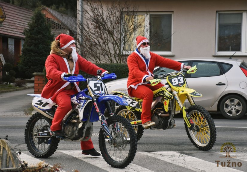 FOTO Motomrazovi se družili i u Tužnome, donijeli darove za mališane