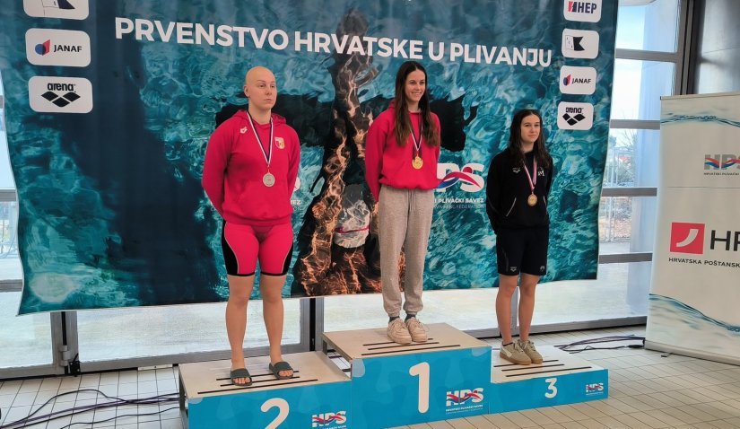 Članica Baroka Hana Ivanković osvojila 8 medalja na Prvenstvu Hrvatske u plivanju u Zadru