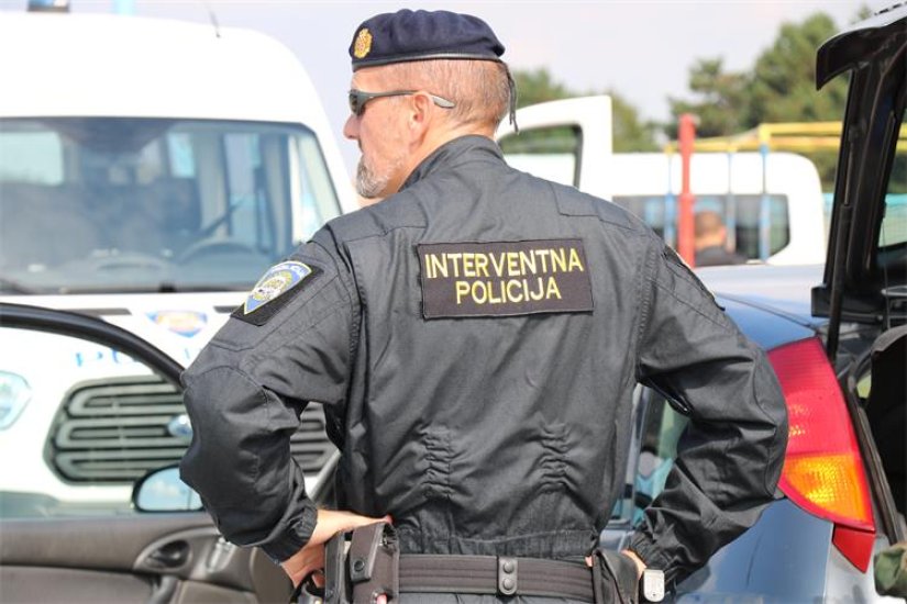 Interventni policajci spriječili krađu prehrambenih proizvoda iz trgovine u centru Čakovca