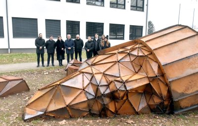 Otkrivena skulptura povećena kralju Tomislavu: Nadam se da će učenici svoj prvi &quot;randevu“ imati kod &quot;Tomeka“