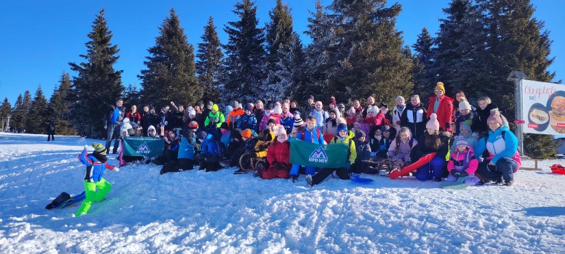 FOTO Mladi planinari osvojili Pohorje: čak 100-ak srednjoškolaca i osnovnoškolaca na izletu