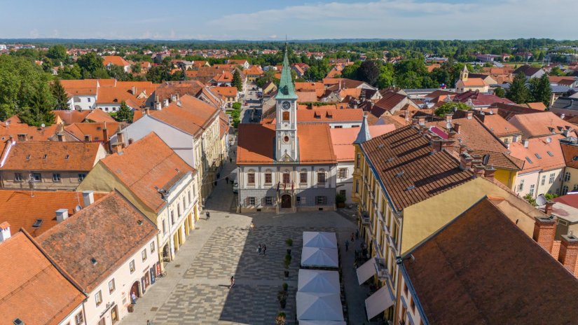 S terase kafića na Korzu ukrao plinske boce i kolica za dostavu