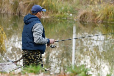 Ni ribiči ne miruju: Iz nezaključanog auta 76-godišnjaka ukradeni ribolovni štapovi