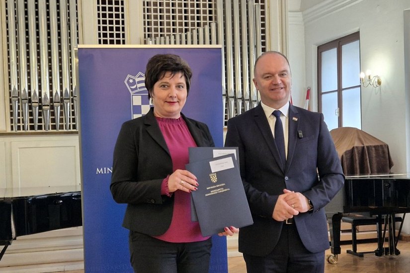VARAŽDINSKE TOPLICE Uručeni ugovori za nova ulaganja u dječja igrališta i vrtić vrijedni preko 74 tisuće eura