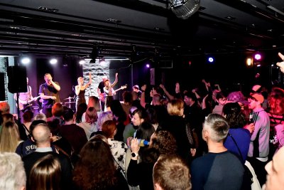FOTO Elemental sinoć na Sceni Rogozu širio dobre vibracije