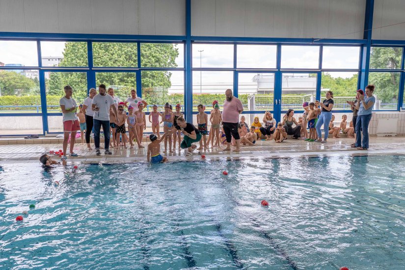 FOTO Mališani pokazali svoje vodene vještine na Gradskim bazenima