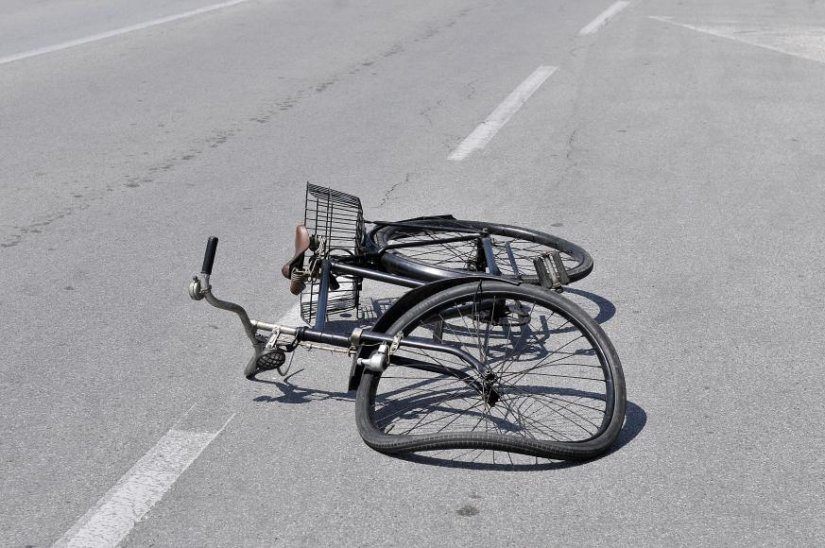 Autom naletio na prednji kotač bicikla i ozlijedio 61-godišnjakinju