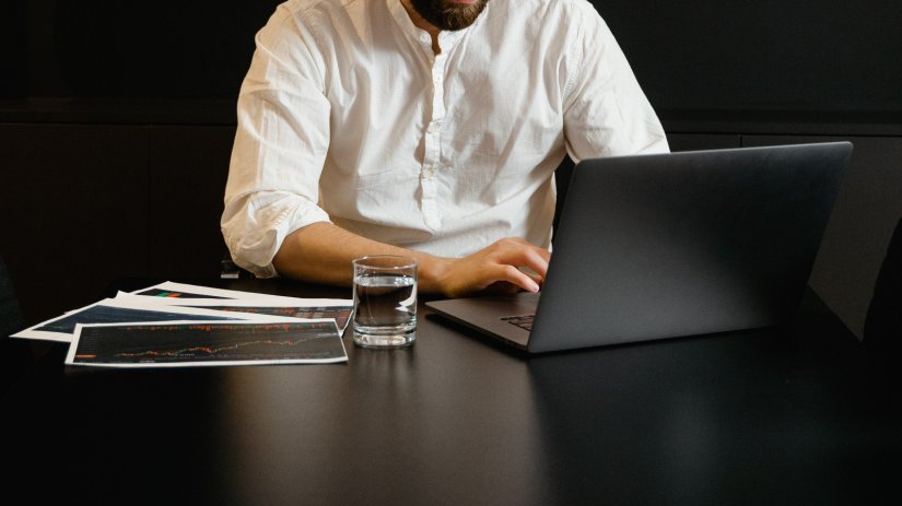 Online prevaranti vrebaju - zaredale prevare s dionicama, kriptovalutama, ali i na WhatsAppu