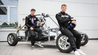 Fran i Sebastian za maturalni rad napravili - trkaće vozilo
