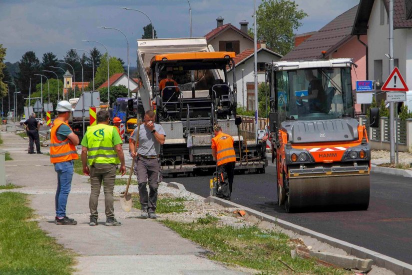 GRAD IVANEC Asfaltirana kompletna Nazorova ulica