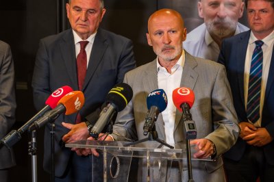 Brunu Istera podržali Čačić, Posavec, Batinić i Bosilj; &quot;Ovo je sudbonosni trenutak, izađite i u drugi krug&quot;
