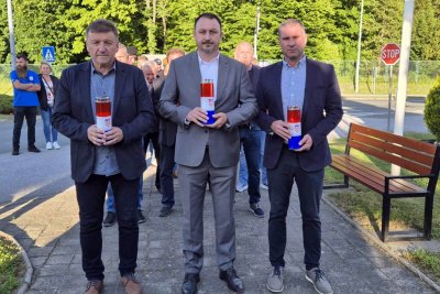FOTO U Novom Marofu polaganjem vijenca i paljenjem svijeća obilježen Dan državnosti