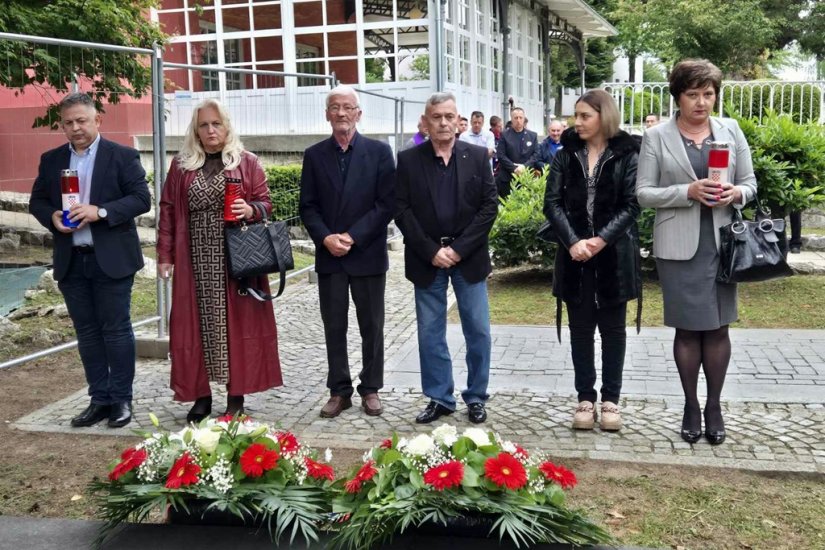 FOTO Gradonačelnica Ratković i braniteljske udruge odale počast poginulim braniteljima povodom Dana državnosti