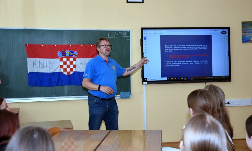 FOTO: U OŠ Radovan završen ciklus predavanja &quot;Domovinski rat - istina o slobodi&quot;