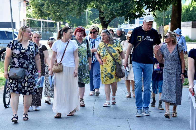 FOTO Uz premijernu stručnu turu, predstavljena knjižica „Tajne varaždinskih divova“