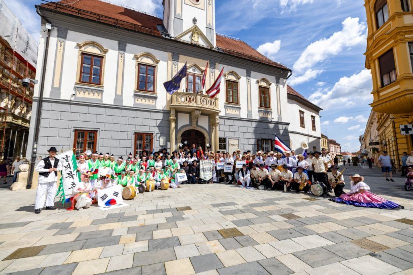 Gradonačelnik Bosilj primio sudionike 4. Međunarodnog folklornog festivala COFA
