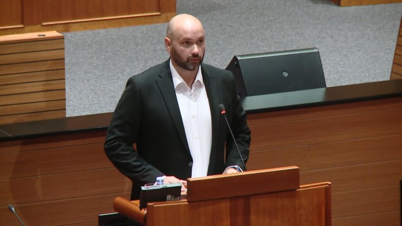 Baksa: Ljetovanje je luksuz za gotovo 40 posto građana, a umirovljenici moraju raditi da prežive