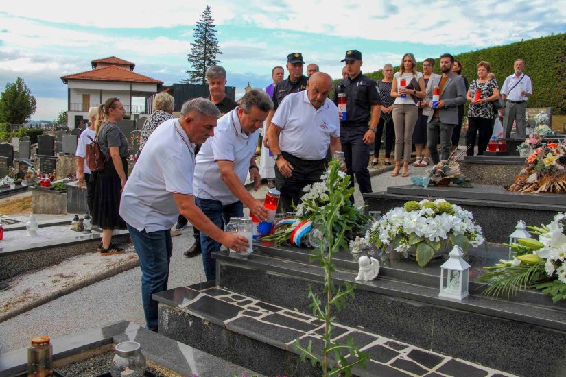 IVANEC Povodom 34. obljetnice pogibije odana počast branitelju Željku Putaru Grdaku