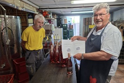 Iskra iz Martinkovca zasjala u Londonu: Vinarija Najman na Decanteru osvojila dva srebra za svoje pjenušce