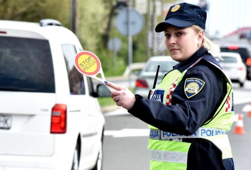 Zbog počinjenja najtežih prometnih prekršaja 28-godišnjem vozaču privremeno oduzet osobni automobil