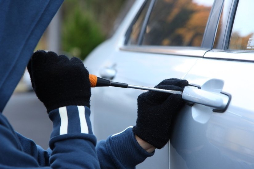 Vikend: Ukraden auto s parkirališta, provala u tvrtkine prostorije, krađa u centru...