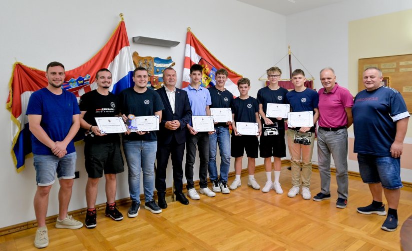ŽUPANIJSKA PALAČA Svečani prijem za osvajače medalja iz kemije i robotike
