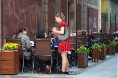 Toče benzin, konobare... Koji su poslovi traženi i gdje studente čeka top zarada?
