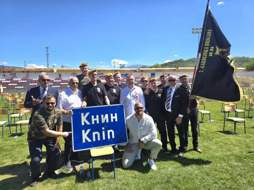 FOTO U podizanju hrvatske zastave na tvrđavi u Kninu sudjelovali i pripadnici „Roda“ te &quot;PUMA&quot;