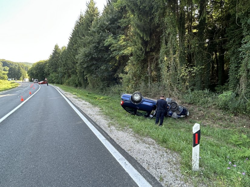 FOTO 59-godišnjak izazvao sudar u Lužanu Biškupečkom, autom prešao na suprotni kolnik
