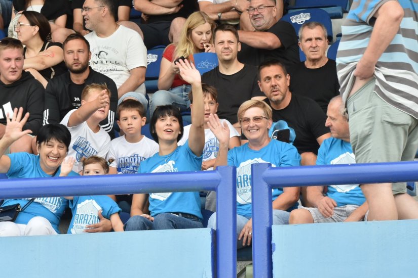 FOTO Na Gradskom stadionu igra se utakmica između Varaždina i Osijeka, tko je sve došao pogledati susret