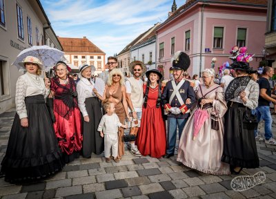 FOTO: Poznata ekipa na Španciru: Maja Šuput, Bloom i Grubnić u šetnji gradom