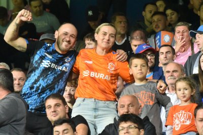 FOTO Više od 8 tisuća gledatelja, unatoč kiši, prati susret Varaždina i Dinama