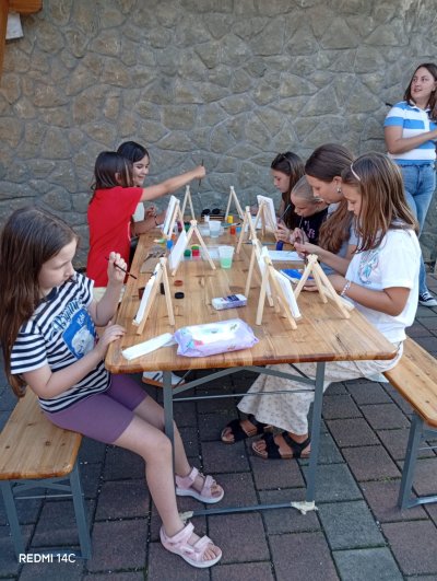 Djeca bojama pričala legendu o Veroniki – radionica udruge Ana u sklopu Veronikafesta