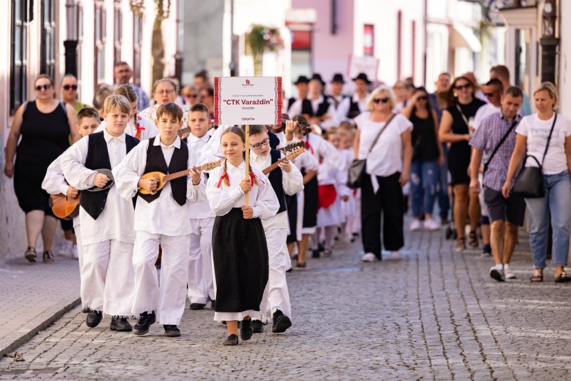 Na Europskom trgu Dječja FolkoFonija, Tradicijski sajam i Večer hrvatskog folklora