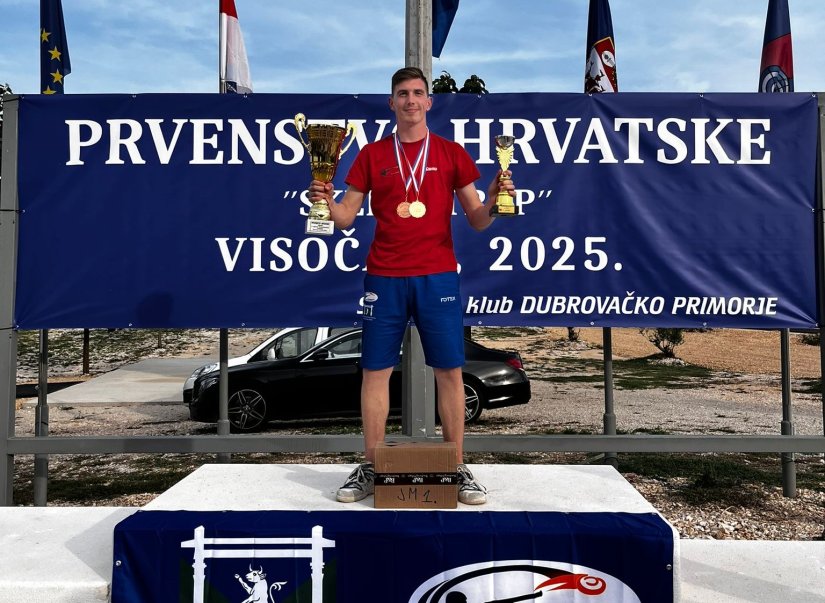 Mateo Zrinski juniorski prvak Hrvatske u disciplini trap, ekipno brončani, njegova majka Renata srebrna kod seniorki