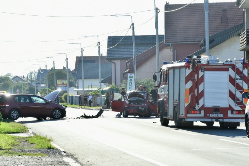 FOTO Teška prometna nesreća u Vidovcu, smrtno stradao jedan od vozača