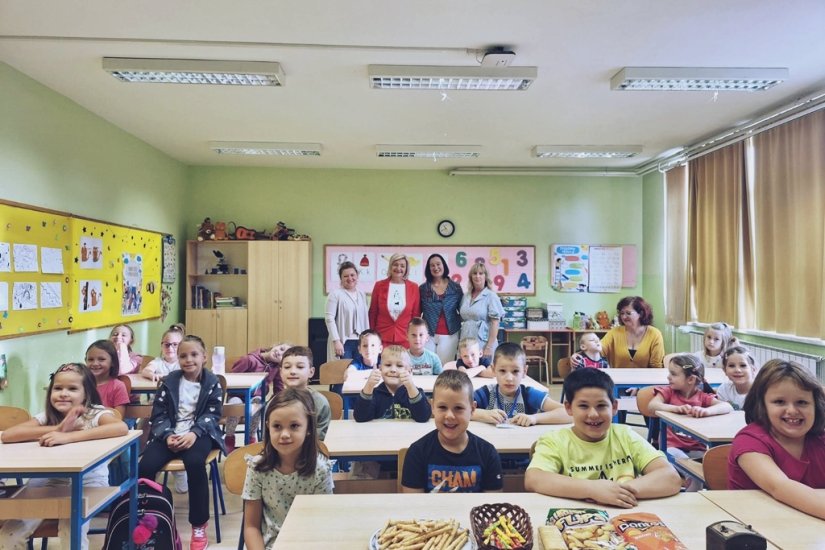 FOTO Prvašići učili o razvrstavanju otpada uz edukativne letke