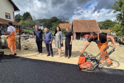FOTO Zahvaljujući dobroj suradnji Općine i Županije obnavljaju se dvije prometnice u Brezničkom Humu