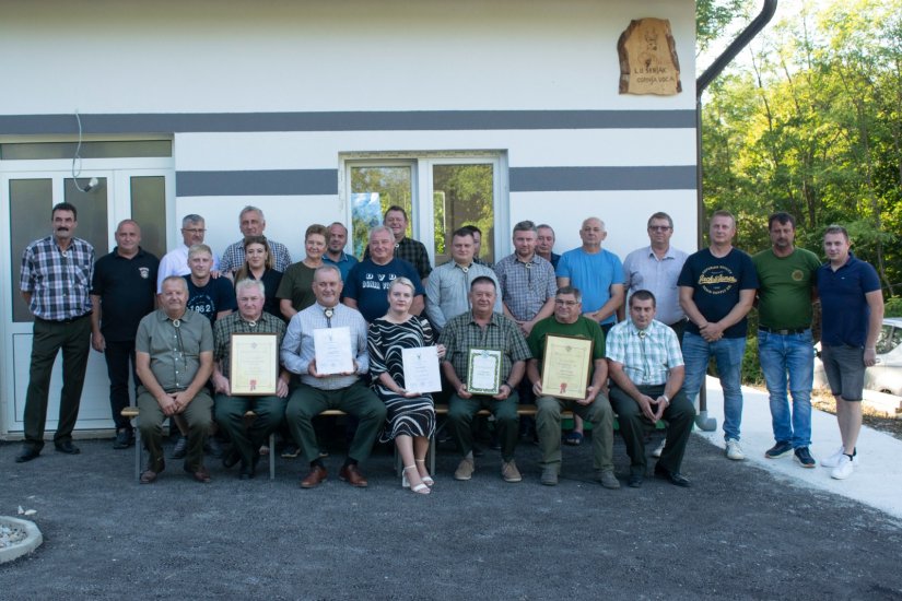 GORNJA VOĆA Svečanom sjednicom i prigodnim priznanjima obilježen 10. jubilej Lovačke udruge &quot;Srnjak&quot;