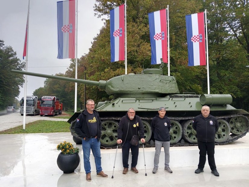 FOTO Izaslanstvo UDVDR-a i HVIDR-e Ivanec odalo počast poginulim braniteljima na Banovini