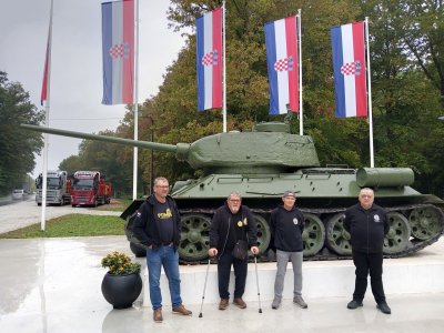 FOTO Izaslanstvo UDVDR-a i HVIDR-e Ivanec odalo počast poginulim braniteljima na Banovini