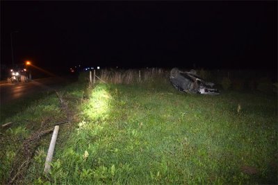 Zbog neprilagođene brzine izletio automobilom izvan kolnika, udario u betonski propusni most te se višestruko prevrnuo