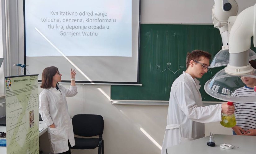 U sklopu projekta &quot;Sitno, a bitno - što nas to guši&quot; učenici istraživali tlo zatvorenog deponija u Gornjem Vratnu