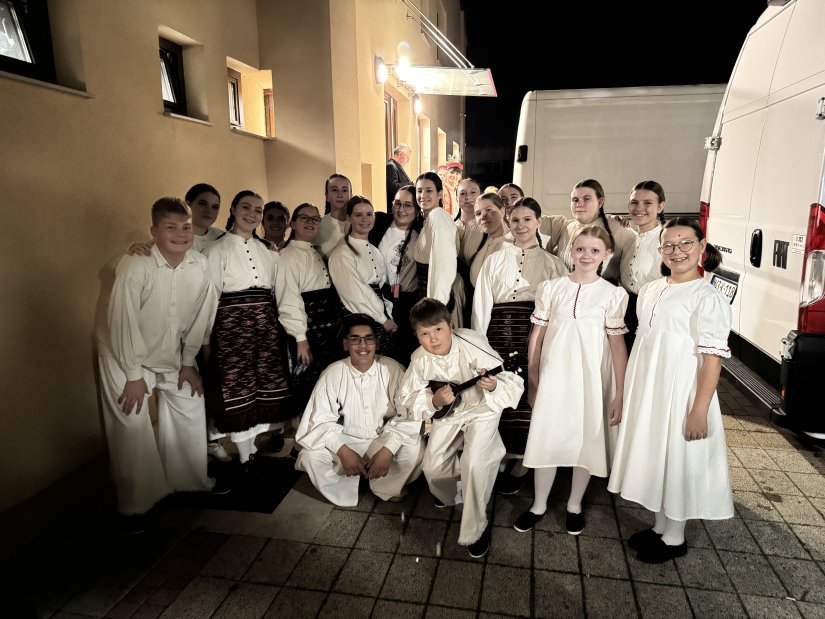 ČUVARI TRADICIJE Dječje folklorno društvo &quot;Sončece&quot; na festivalu u Vinkovcima