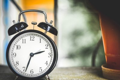 Ne zaboravite noćas pomaknuti sat unatrag: počinje zimsko računanje vremena
