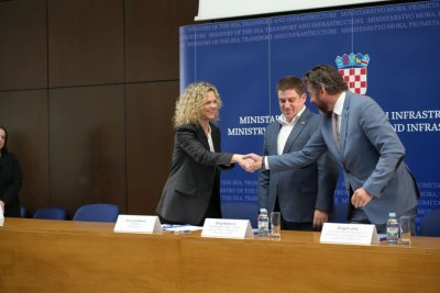 &quot;Nabavom sedam električnih autobusa Varaždin postaje zeleniji, tiši i ugodniji za život&quot;