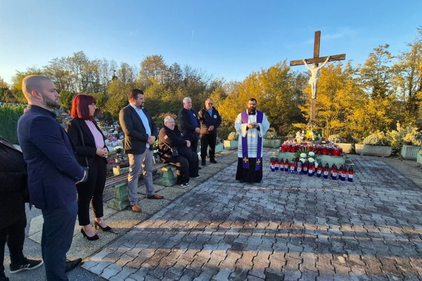 Na groblju u Klenovniku odana počast svim preminulima te poginulim i nestalim hrvatskim braniteljima