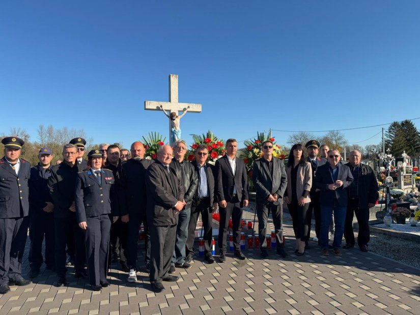 FOTO OPĆINA PETRIJANEC Položeni vijenici povodom blagdana Svih svetih