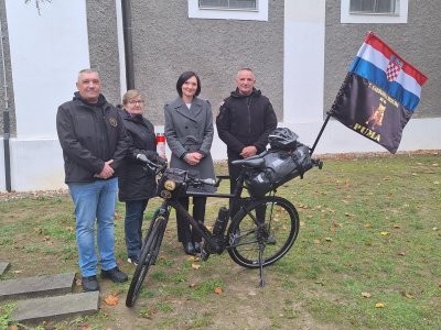 Već tradicionalno Ivica Nerer krenuo biciklom put Vukovara odajući počast svim žrtvama vukovarske tragedije