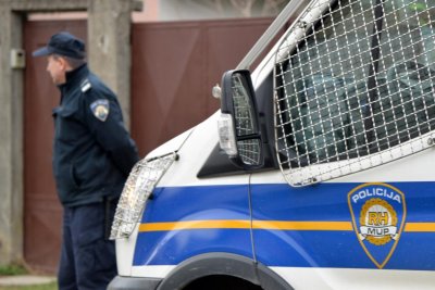 Kod 28-godišnjaka pronađen pravi arsenal - automatska puška, eksploziv...